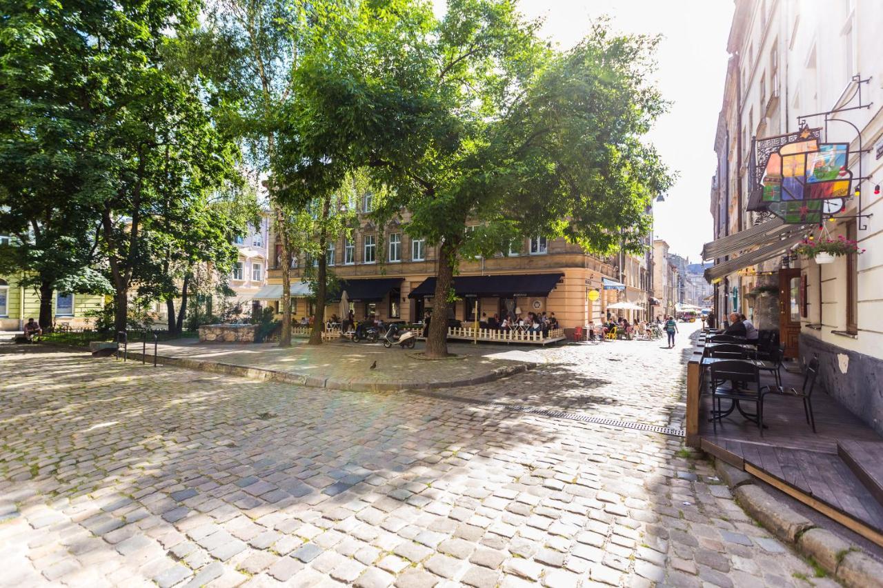 Квартира Подобово На Площі Ринок 39 Lviv Exterior photo