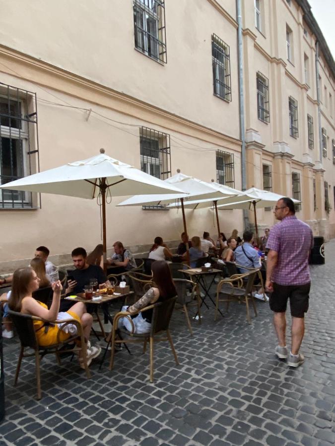 Квартира Подобово На Площі Ринок 39 Lviv Exterior photo